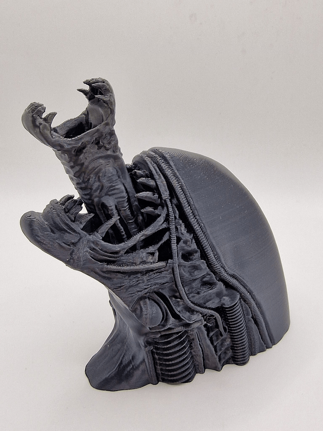 Alien Xenomorph Desktop Pen Holder