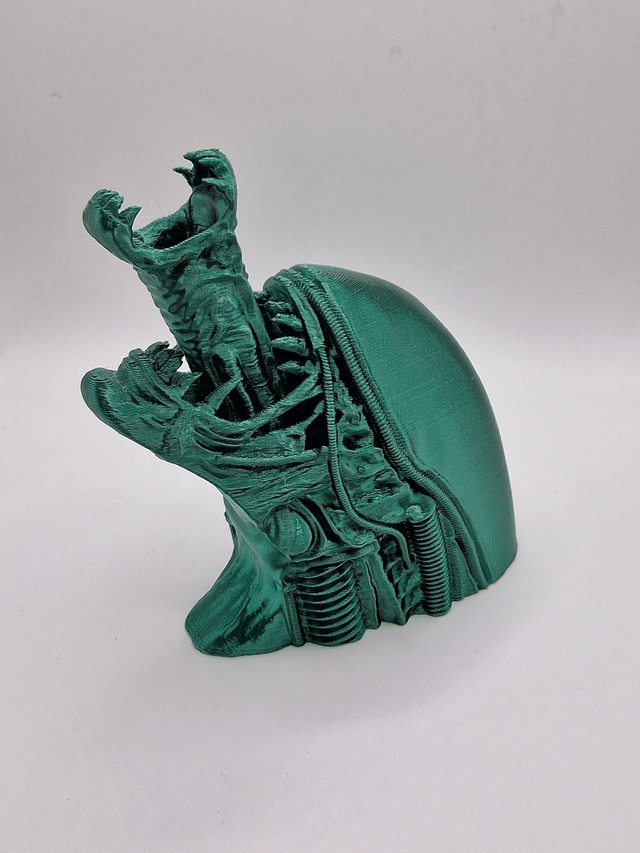 Alien Xenomorph Desktop Pen Holder