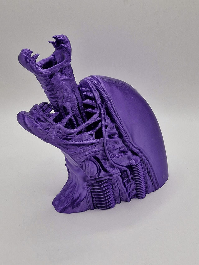 Alien Xenomorph Desktop Pen Holder